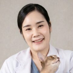 สพ.ญ. ปิยะขวัญ เชื้อชูชาติ (หมอขวัญ)